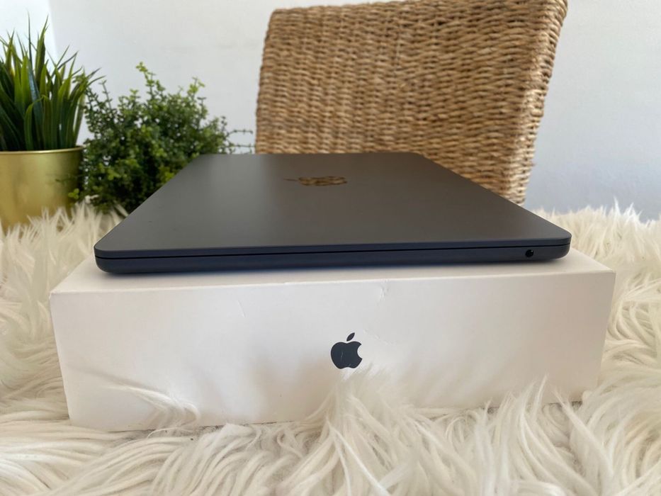 MacBook Air 13” M4 – Novo 11/2025