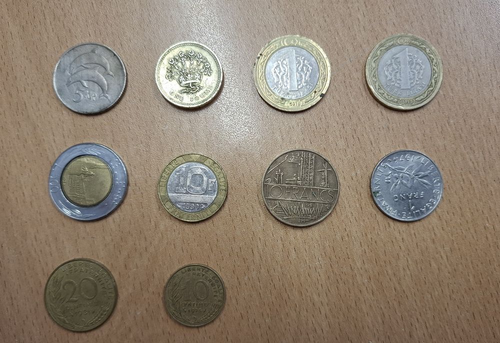 Moedas de França; Islândia; Turquia; Itália  e Inglaterra