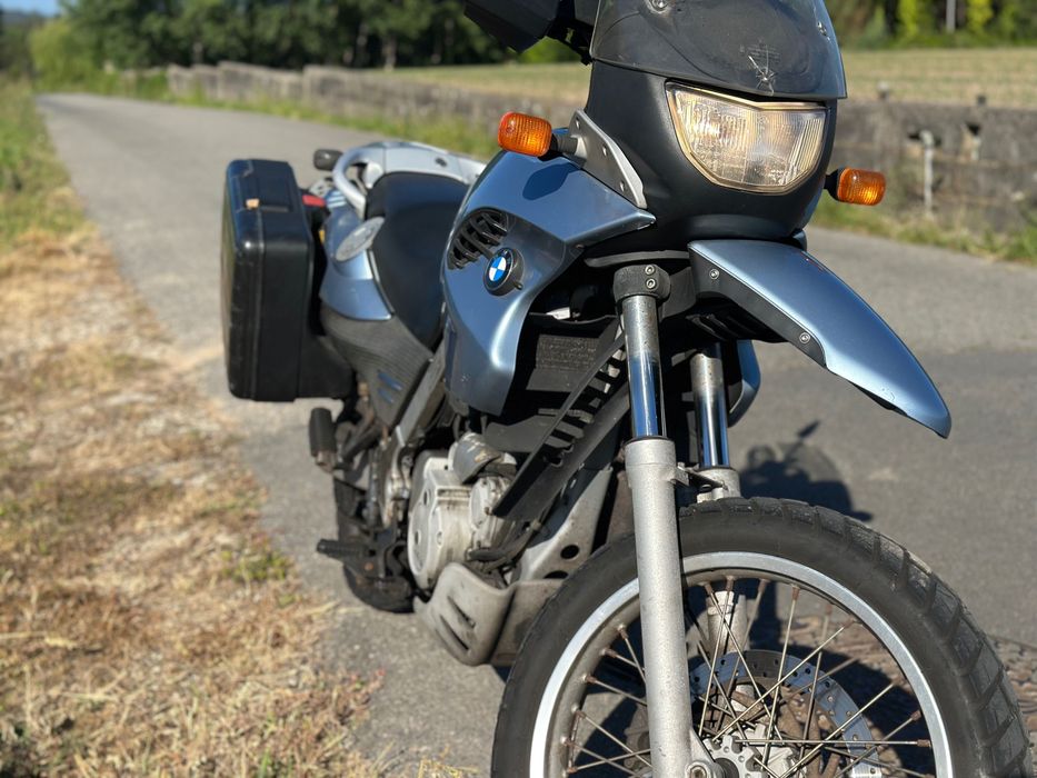 Mota bmw gs650f com kit de transmissão novo e pneus Bridgestone novos com menos de um mês