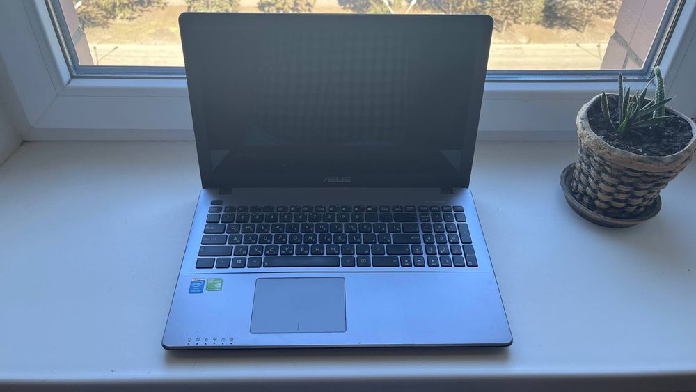 Ноутбук Asus X550CC-XX030D, P-2117U, 4 ГБ DDR3, GeForce GT 720M