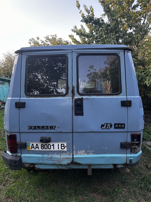 PEUGEOT J5.