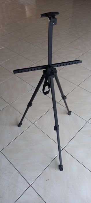 Tripé para écran