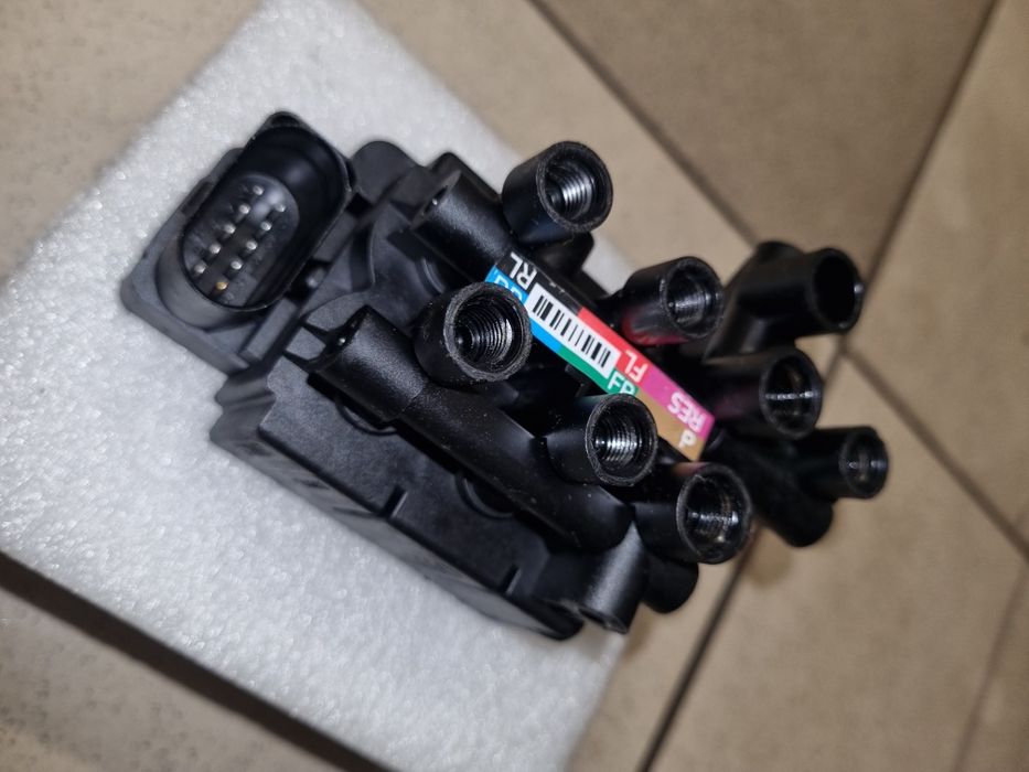 Блок клапанов пневмоподвески  AUDI, PORCHE, TESLA