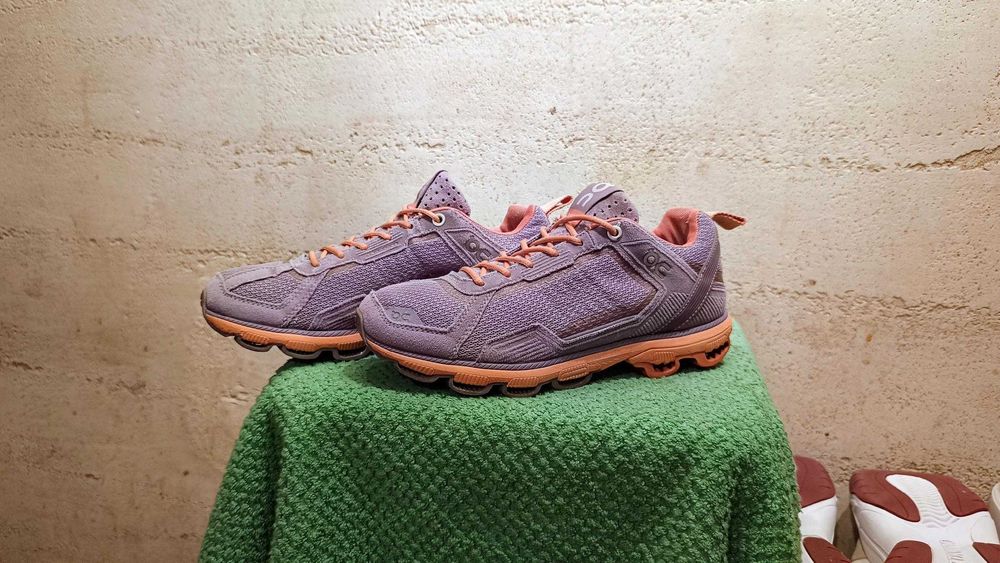 Buty do biegania ON CLOUDRUNNER r.37,5 stan bardzo dobry