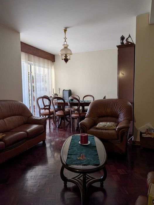 Apartamento T4 nas Madalenas com vista mar