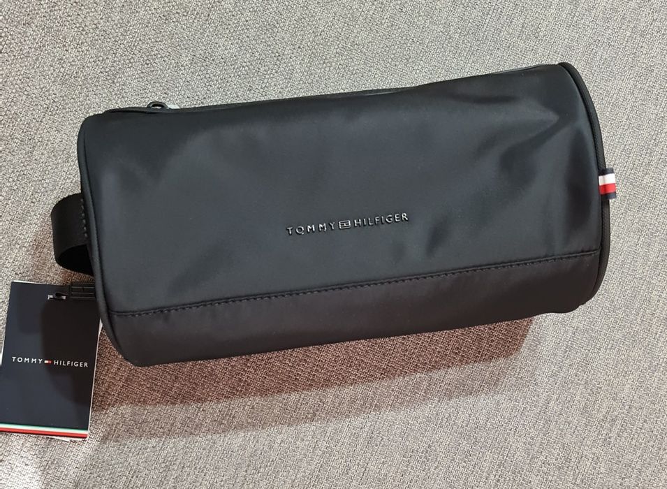 Kosmetyczka męska tommy hilfiger.