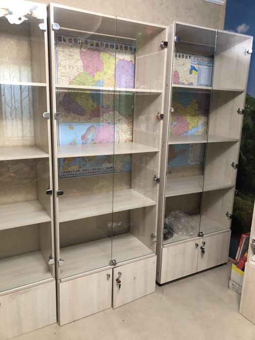 Продам шкафы и оборудование для магазина