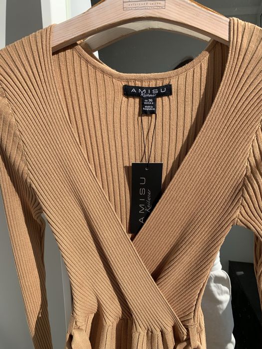 Шикарна сукня з декольте до коліна , s, m , L