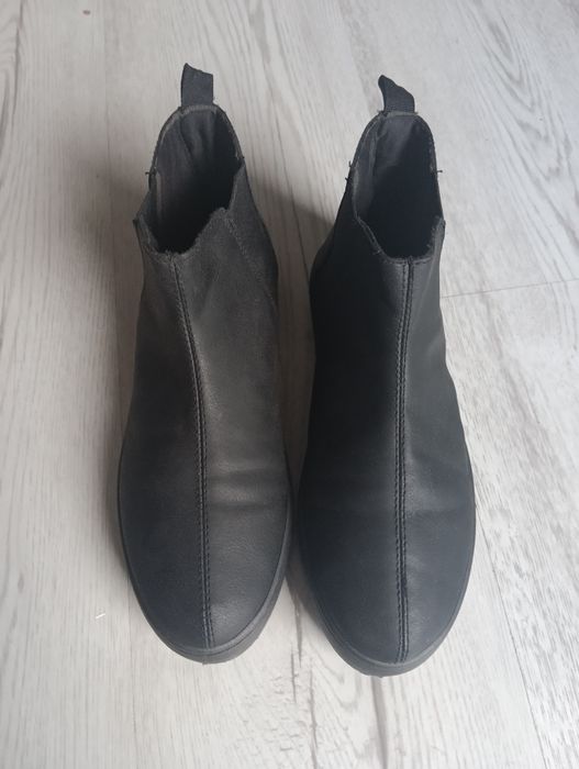 Nowe buty czarne botki na płaskej podeszwie