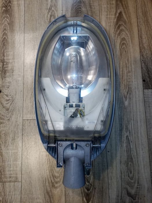 Lampa drogowa uliczna