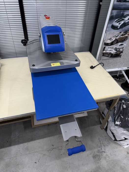 Prensa Térmica automática rotativa e extraível 40x50cm