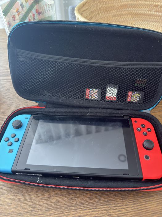Nintendo Switch V2 em estado impecável