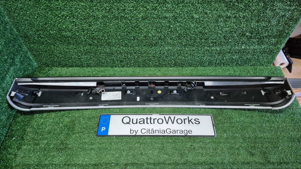 Aileron Audi Q5 8R original com 3º stop 8R0827933A - pintura nova - em excelente estado