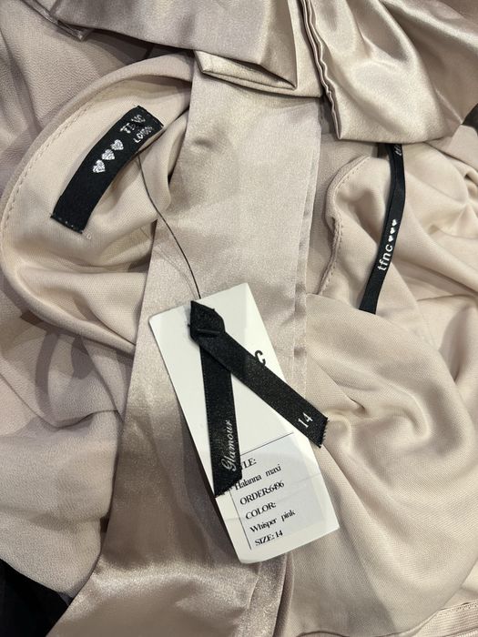 Шифонова сукня пудрового кольору (нюд)