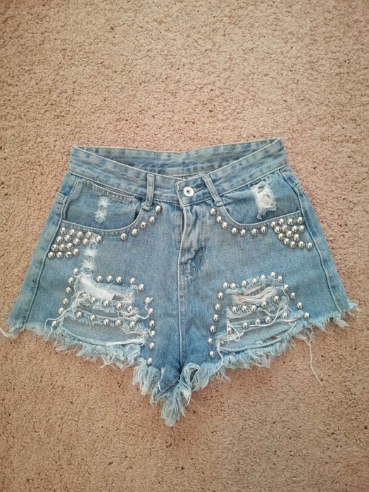Продам короткие джинсовые шорты