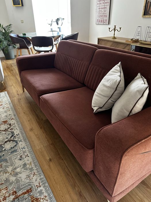 Sofa-cama  classico com pés dourados
