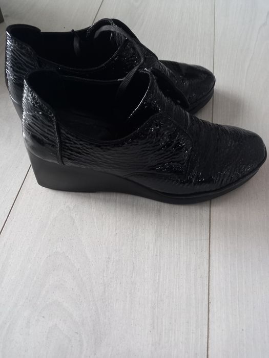 Skórzane buty na koturnie Venezia