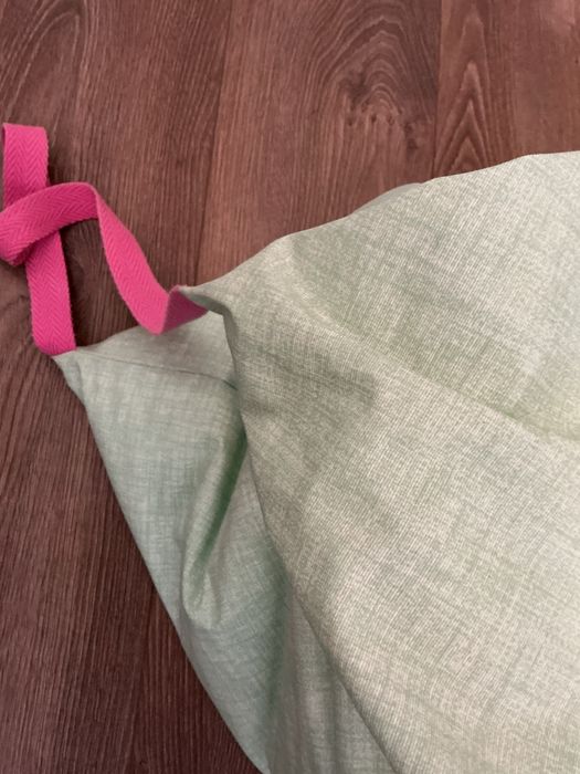 Puff de praia rosa e azul turquesa