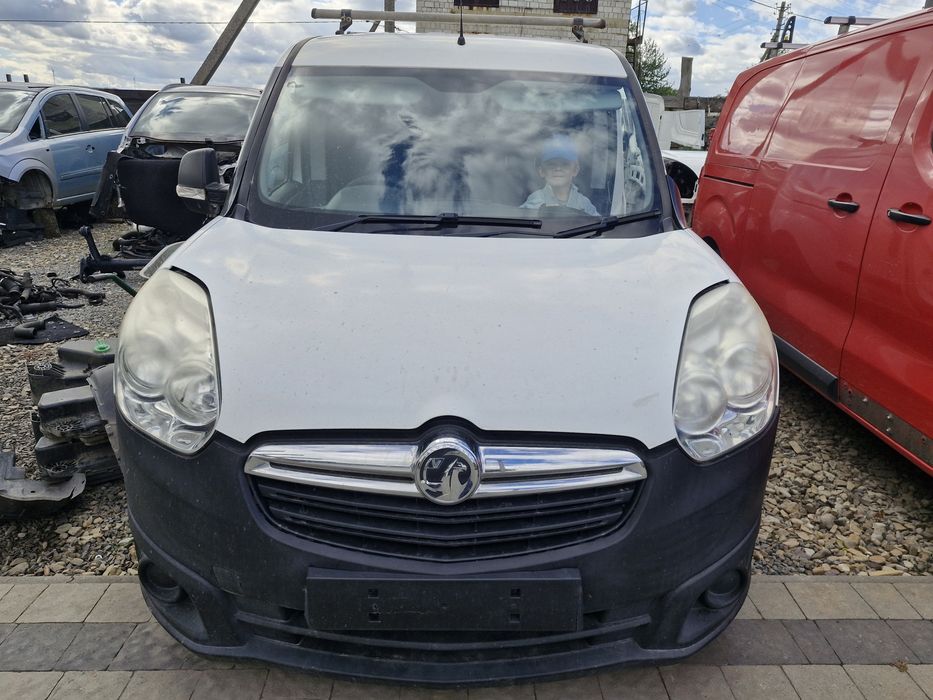 Фара ліва права оригінал Opel Combo D 2010-2018 Fiat Doblo 2010-2015