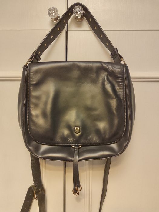 Skórzana, granatowa torebka damska Tommy Hilfiger do ręki i na ramię