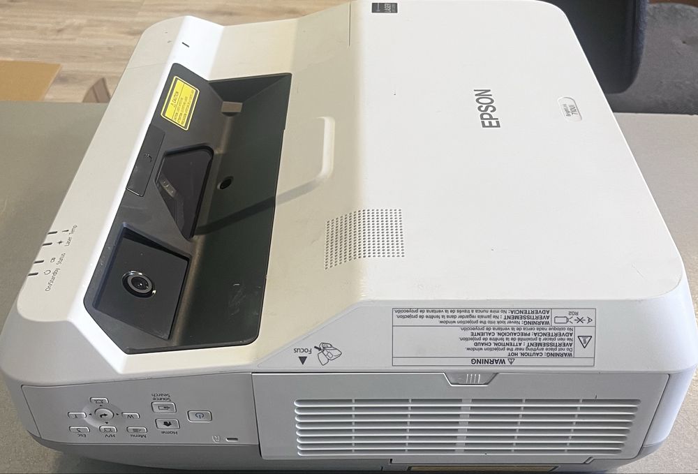 Проектор EPSON Brightink 710Ui