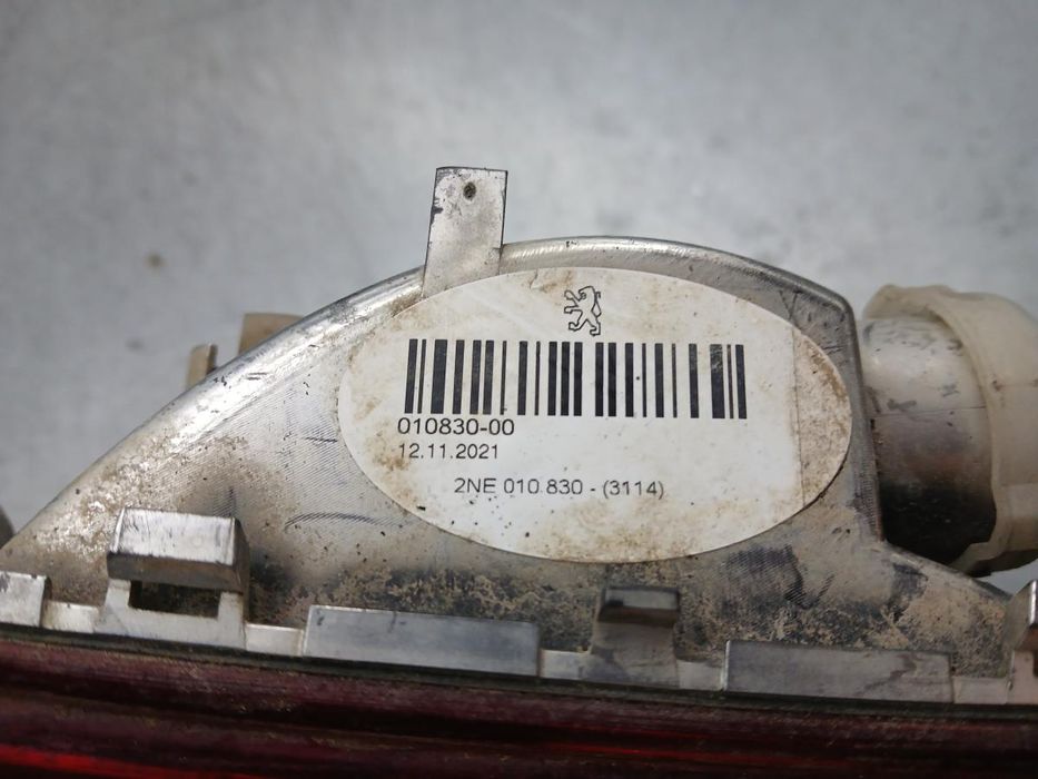 Farolim nevoeiro central PEUGEOT 208 II