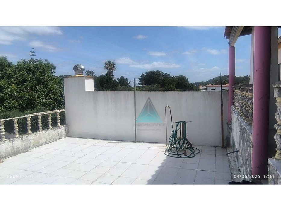 Moradia T3 com Garagem, Terraço e Logradouro em S. Simão, Azeitão
