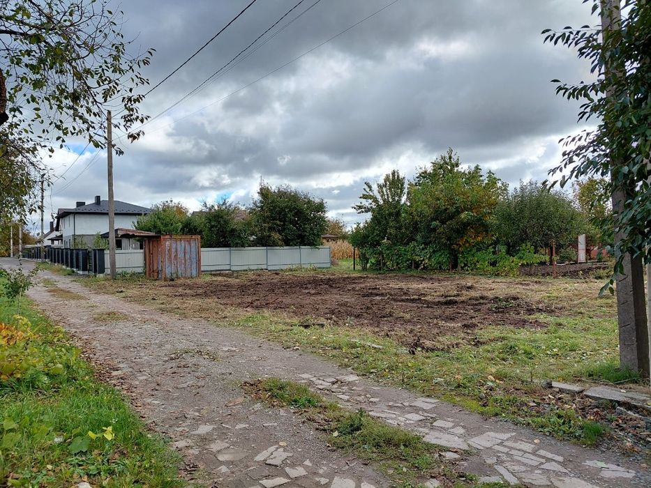 Перспективна ділянка на околиці міста!