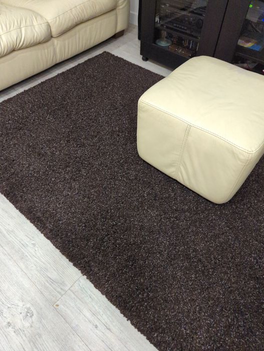 Tapete castanho pêlo alto