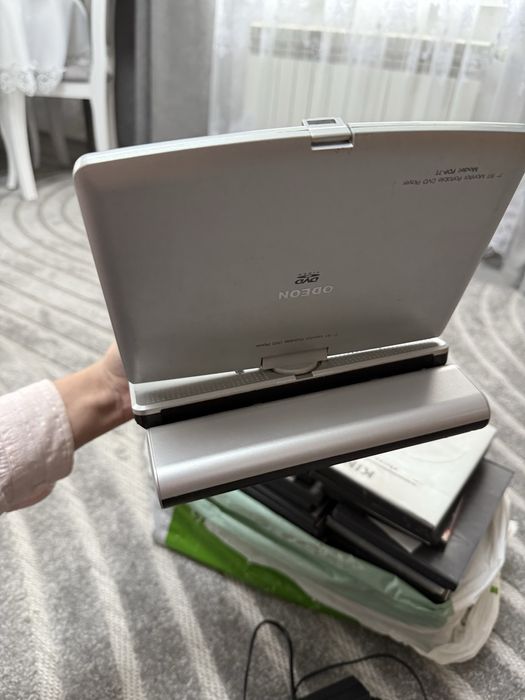 Портативний DVD-плеєр 7” TFT Monitor + диски з серіалами в подарунок