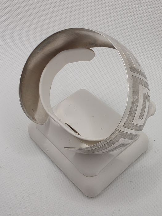 sztywna srebrna bransoleta (typu bangle) Srebro