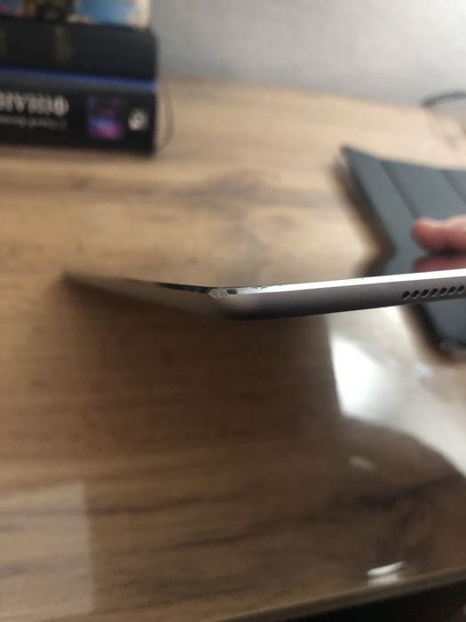 Ipad pro 9.7 дюймів в хорошому стані  8/10