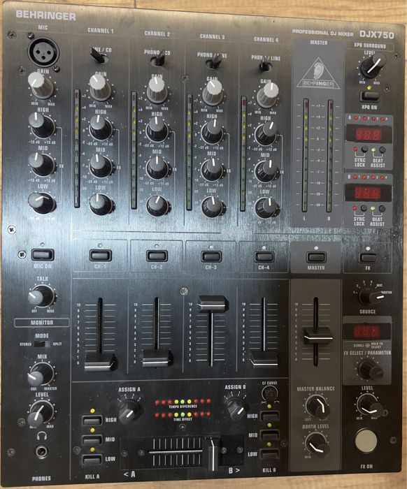 DJ мікшер Behringer DJX 750