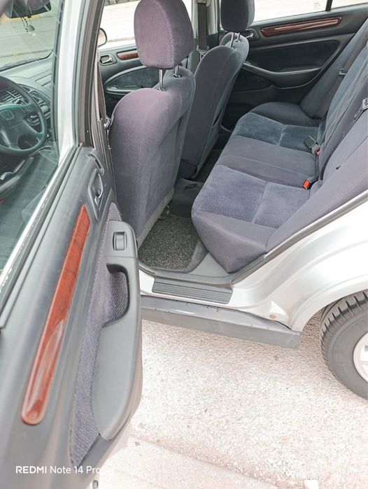 Accord 2001 com 180m km carro muito bom