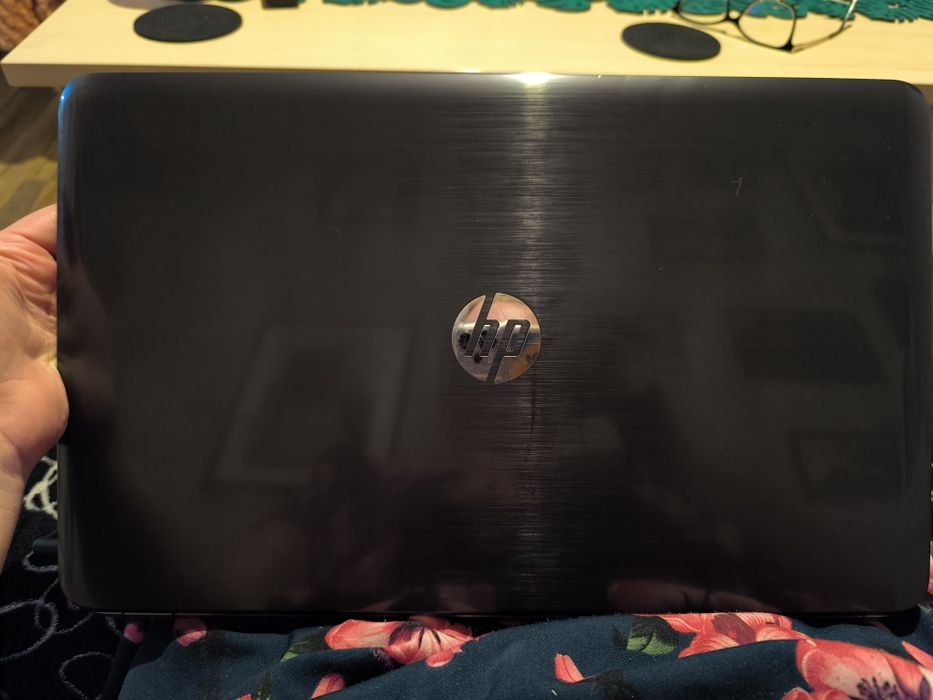 Laptop HP 17 cali ze stacją dysków