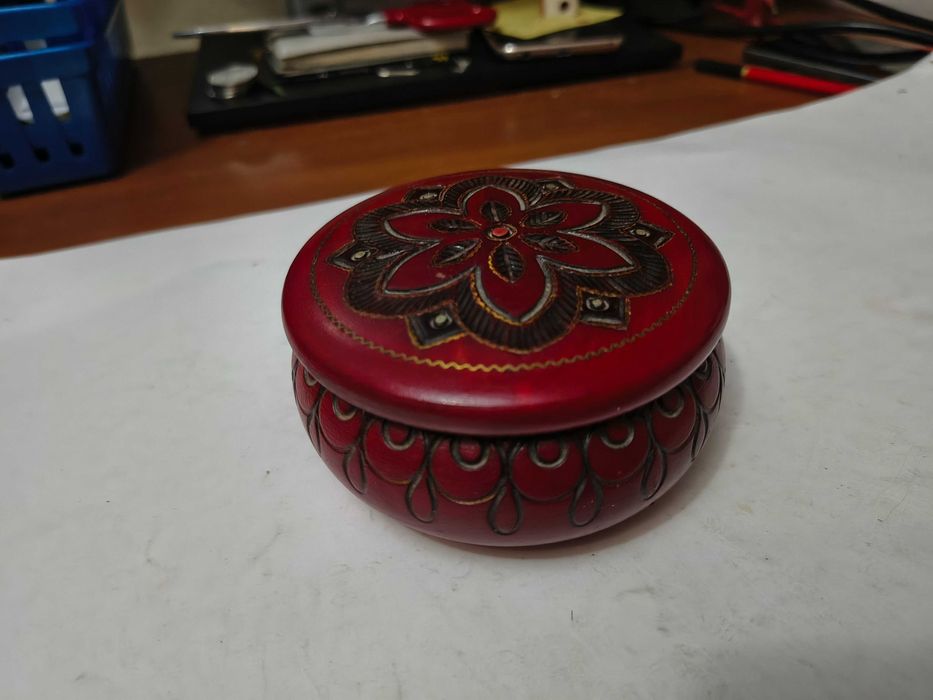 Szkatułka drewniana ciemno czerwona