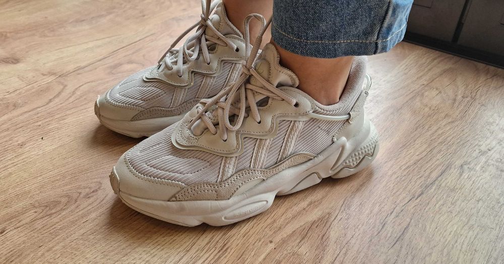 Sapatilhas Adidas Ozweego - Creme/bege claro