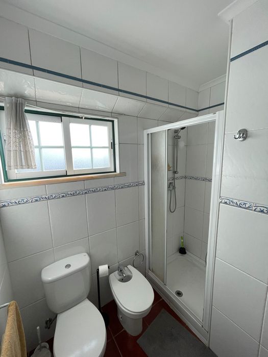 Quarto em casa com quintal para solteiros/as trabalhadores/estudantes
