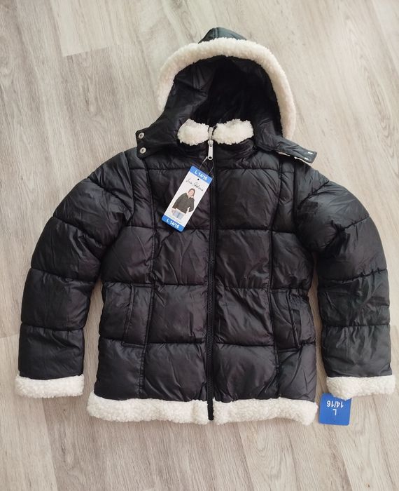 Нова курточка для дівчинки