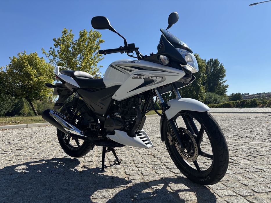 Honda cbf 125.