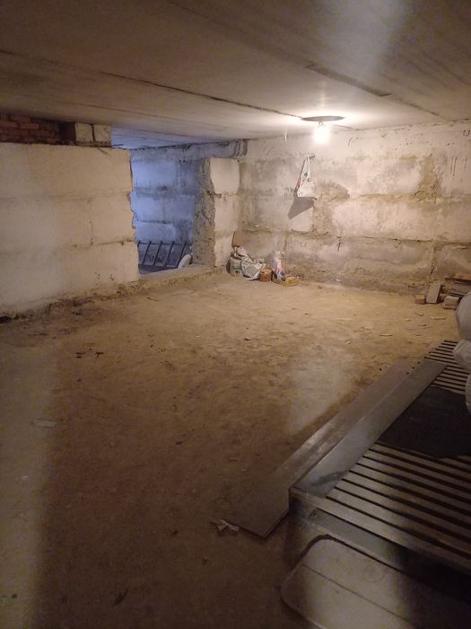 Продаж підвала на Пирогова