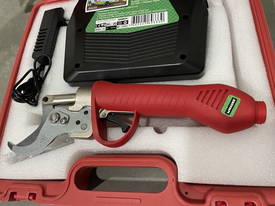 Tesoura de podar a bateria profissional