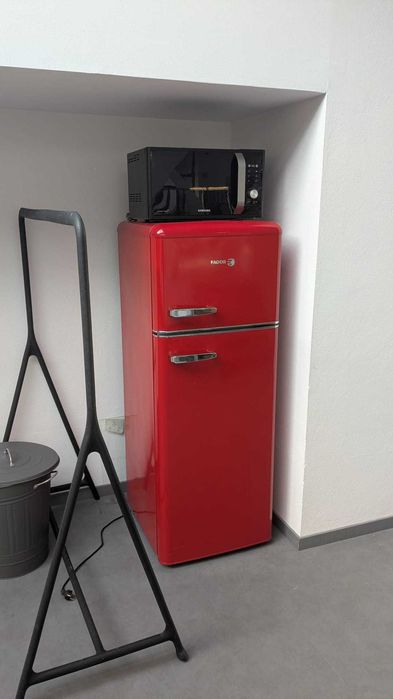 Figorífico Fagor Vermelho- Bom estado