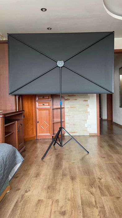 Ekran projekcyjny 203 cm ze statywem i torbą do przenoszenia