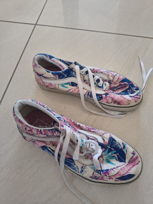 Vans off tge wall