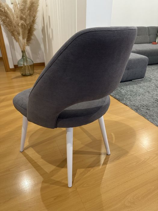 Mesa e cadeira (sala)