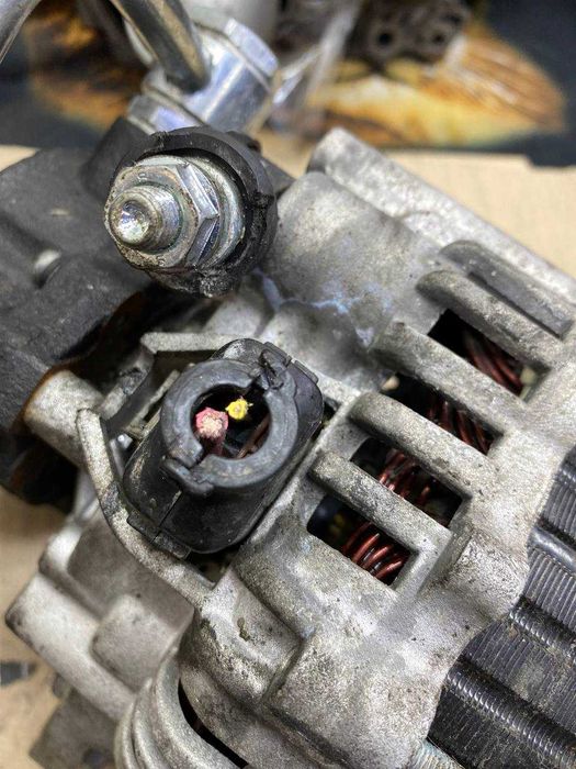 Генератор  Hyundai H-1 04-07, Hyundai H-1 07-21, Kia Pregio 03-07