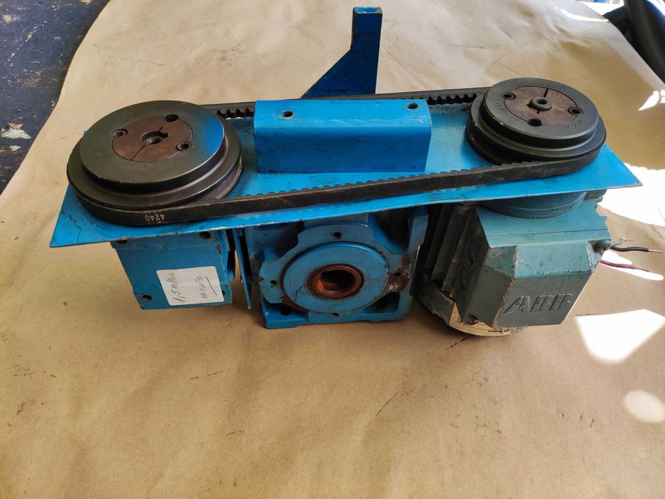 Motor trifásico com duplo redutor 1,5 RPM