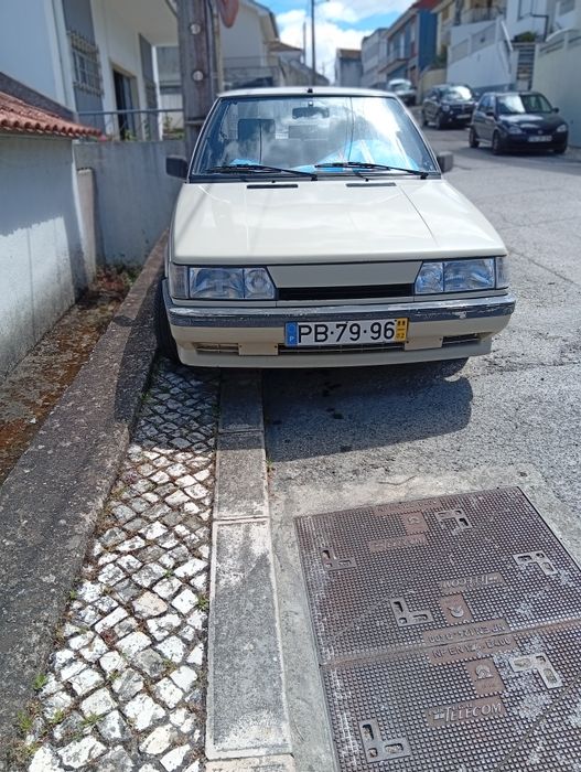 Automóvel Renault 9