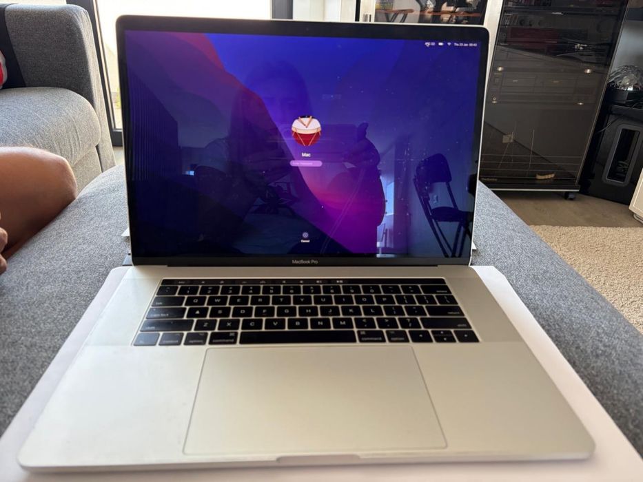MacBook Pro Touch Bar 15” i7 500GB 2016 Prateado
